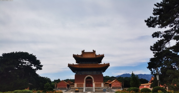 六月二十一日星期天，我去道光皇帝住所逛了逛，也没有问他为何鸦片战争为啥左右摇摆没打赢！