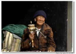 慈祥的藏族阿妈